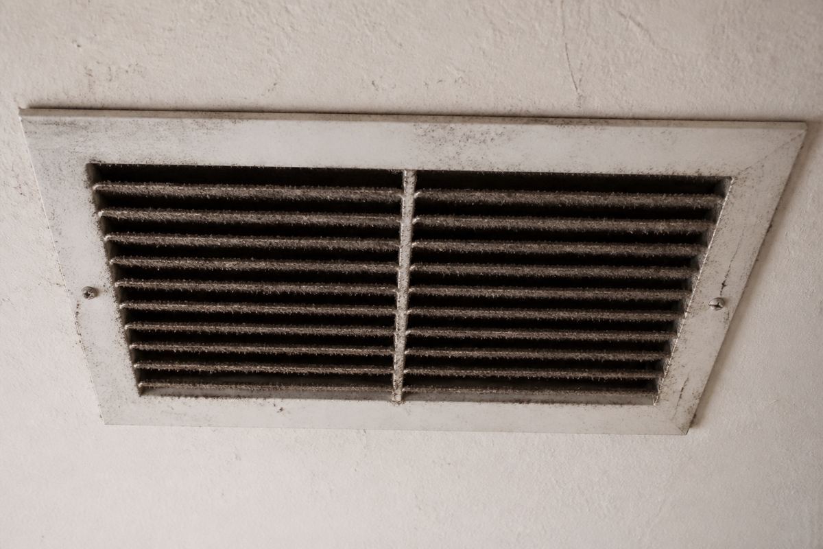 Dirty air vent before cleaning
